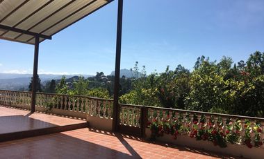 HERMOSO TERRENO EN VENTA, SECTOR CATALINAS