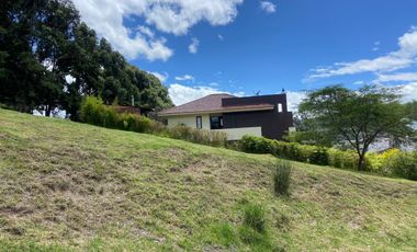 HERMOSO TERRENO EN VENTA, SECTOR COLINAS DE CHALLUABAMBA