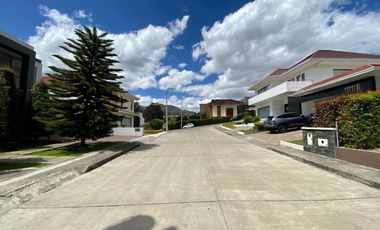 HERMOSO TERRENO EN VENTA, SECTOR COLINAS DE CHALLUABAMBA