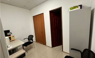 se alquila oficina amplia y linda vista