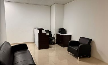 se alquila oficina amplia y linda vista