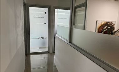 se alquila oficina amplia y linda vista