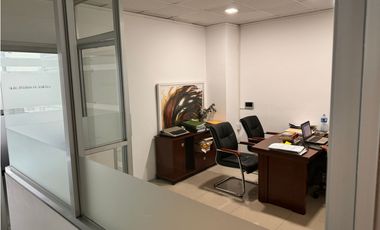 se alquila oficina amplia y linda vista