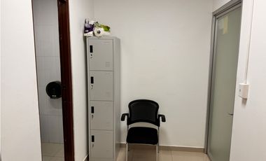 se alquila oficina amplia y linda vista