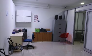 ALQUILER DE LOCAL COMERCIAL EN PLAZA