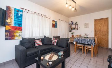 Venta Casa cuatro ambientes Cañuelas. Lote propio con Pileta y  Cochera