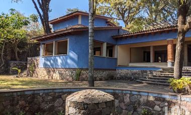 Casa en VENTA en Cuernavaca, Camino a la Montaña, 3 bungalows independientes y alberca.
