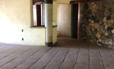 Casa en VENTA en Cuernavaca, Camino a la Montaña, 3 bungalows independientes y alberca.