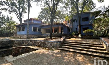 Casa en VENTA en Cuernavaca, Camino a la Montaña, 3 bungalows independientes y alberca.