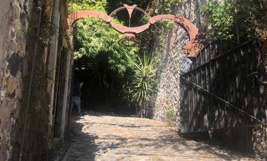 Casa en VENTA en Cuernavaca, Camino a la Montaña, 3 bungalows independientes y alberca.