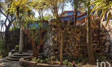 Casa en VENTA en Cuernavaca, Camino a la Montaña, 3 bungalows independientes y alberca.