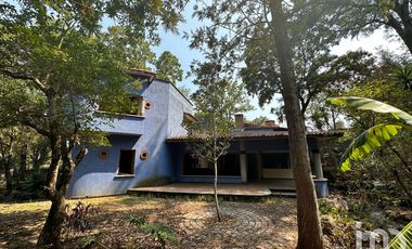 Casa en VENTA en Cuernavaca, Camino a la Montaña, 3 bungalows independientes y alberca.