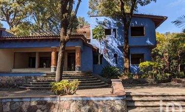 Casa en VENTA en Cuernavaca, Camino a la Montaña, 3 bungalows independientes y alberca.