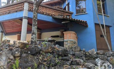 Casa en VENTA en Cuernavaca, Camino a la Montaña, 3 bungalows independientes y alberca.