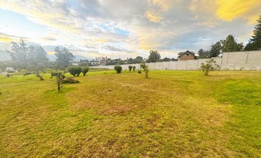 Vendo terreno bifamiliar en urbanización de lujo en Tumbaco