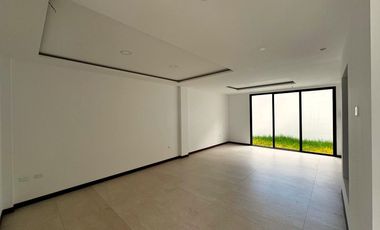 Vendo casa de 3 dorm por estrenar en Tumbaco