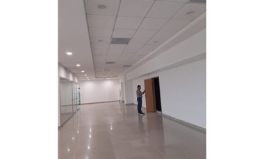 SE ARRIENDA O VENTA OFICINA EN EL POBLADO