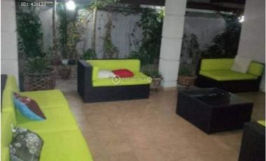 Condado del Rey, Dorado Village