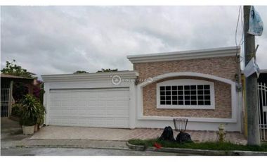 SE ALQUILA LUJOSA CASA EN ALTOS DE PANAMA AMOBLADA