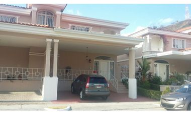 ALTOS COUNTRY CLUB 1000 CASA REMODELADA VENTA