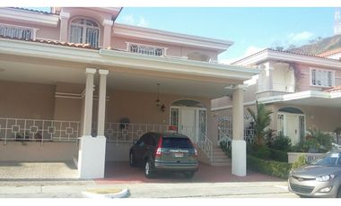 ALTOS COUNTRY CLUB 1000 CASA REMODELADA VENTA