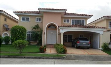 ALQUILER DE CASA EN COSTA DEL ESTE