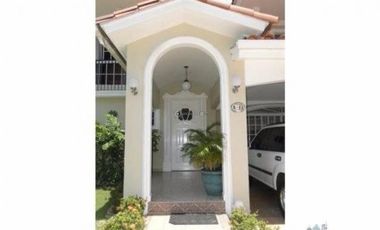 LUJOSA CASA EN COSTA DEL ESTE - RESID. COSTA AZUL