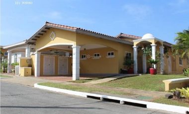 VENDO HERMOSA CASA EN RAINFOREST VILLAGE