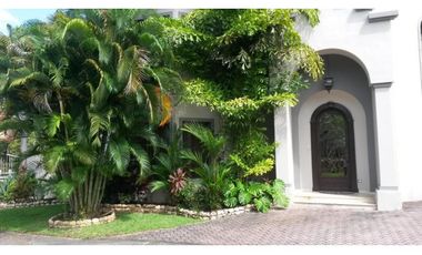 ALQUILO/VENDO  CASA EN COSTA DEL ESTE Begonia