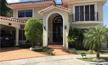 VENDO CASA 3RE,3.5, 3ESTAC