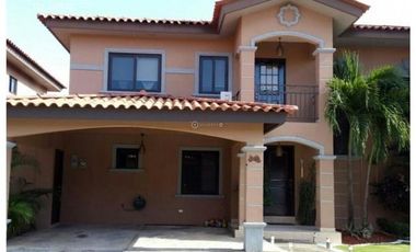 HERMOSA CASA AMOBLADA EN VERSALLES