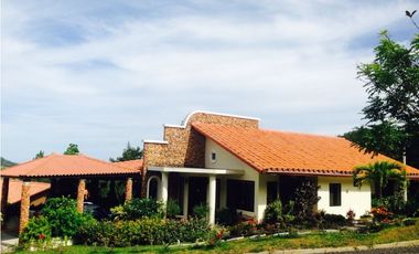 VENTA CASA EN ALTOS DEL MARA MONTAÑA