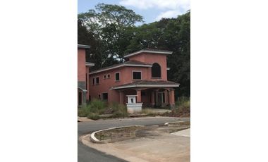 VENDO CASAS EN CLAYTON NUEVAS PARA ESTRENAR