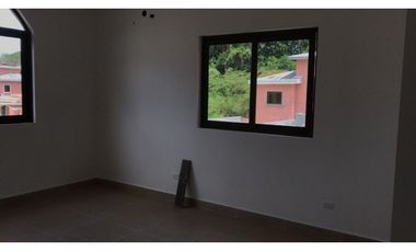 VENDO CASAS EN CLAYTON NUEVAS PARA ESTRENAR
