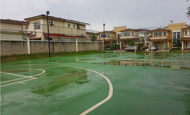 CASA EN ALTOS DE PANAM 450M2