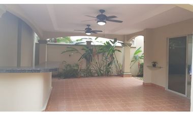 VENTA/ALQUILER CASA CONDADO DEL REY 3REC+CBE PASEO