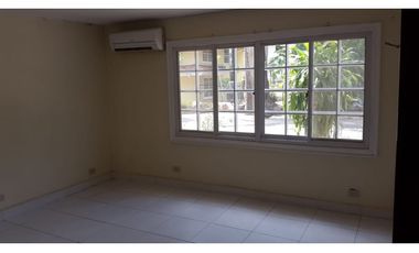 CASA GRANDE EN CLAYTON  CON LINEA BLANCA