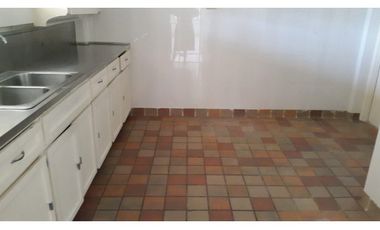 CASA GRANDE EN CLAYTON  CON LINEA BLANCA