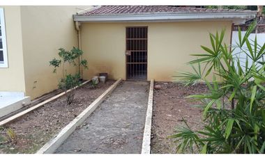 CASA GRANDE EN CLAYTON  CON LINEA BLANCA