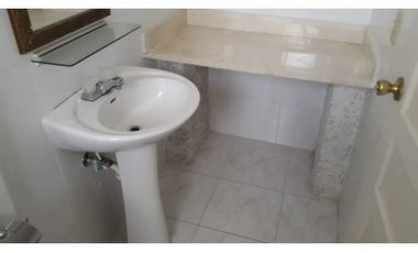 CASA GRANDE EN CLAYTON  CON LINEA BLANCA