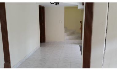 CASA GRANDE EN CLAYTON  CON LINEA BLANCA