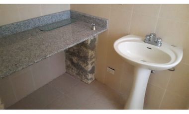 CASA GRANDE EN CLAYTON  CON LINEA BLANCA
