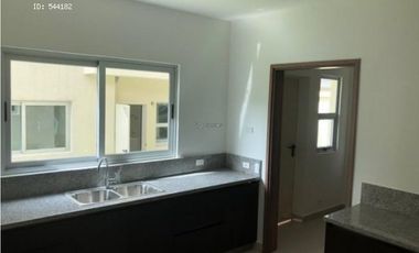 CASA EN CONDADO DEL REY 3 REC 268MT2