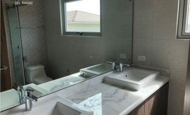 CASA EN CONDADO DEL REY 3 REC 268MT2