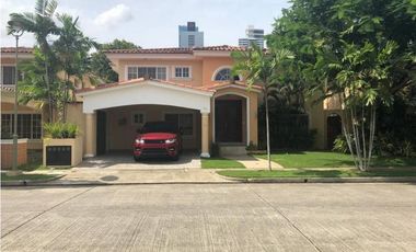 CASA UNIFAMILAR COSTA DEL ESTE 4REC 300M2