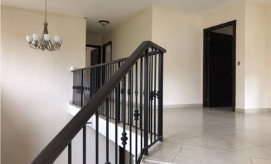 CASA EN ALBROOK