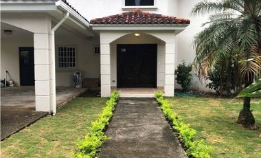 CASA EN ALBROOK