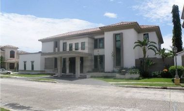 VENTA CASA EN COSTA DEL  ESTE 965M2 TOSCANA