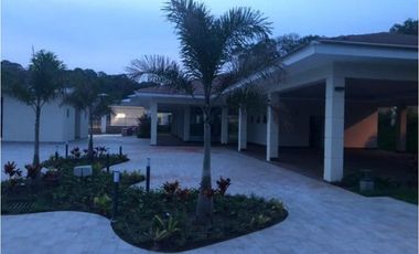 CASA ALTOS DEL PARQUE, DORADO LAKE