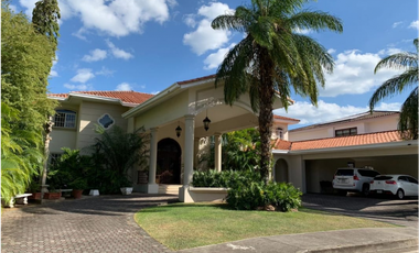 CASA COSTA DEL ESTE AMPLIA 684MTS